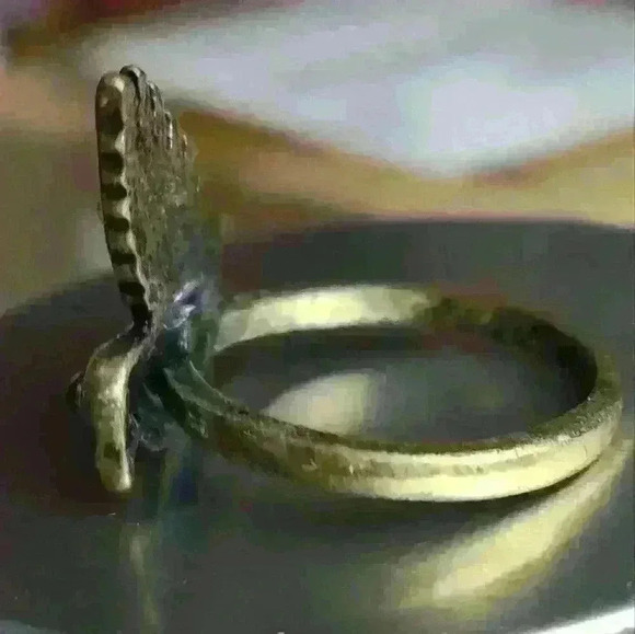 Brass tone bird with clear rhinestones ring size 10 - Picture 6 of 15